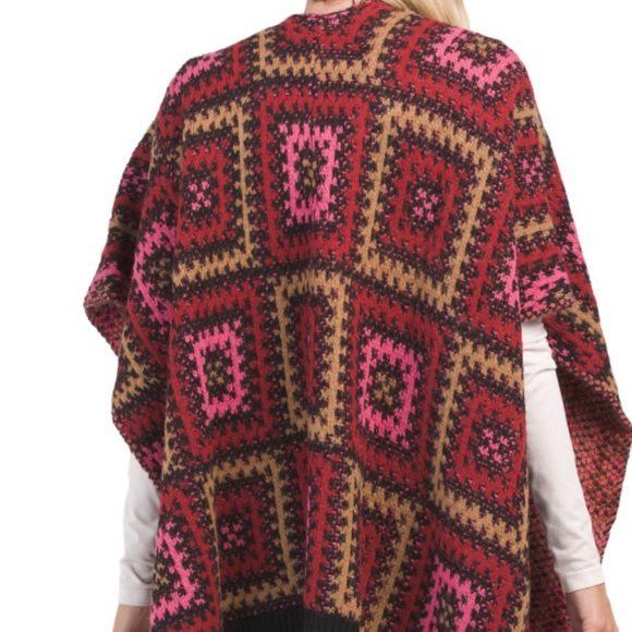 COCO GIO
Made In Italy Squared Pattern Crochet Ruana - Picture 2 of 2